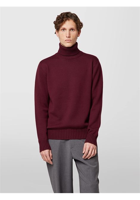 Urban cyclist in 4-thread merinos. Garment fits true to size, buy regular size. Ribbed collar, knit bottom and cuffs. Regular fit. ALPHA STUDIO |  | AU-3031G1009